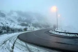 بارش شدید برف در شب بازگشایی مدارس این مناطق کشور را غافلگیر کرد/ ببینید