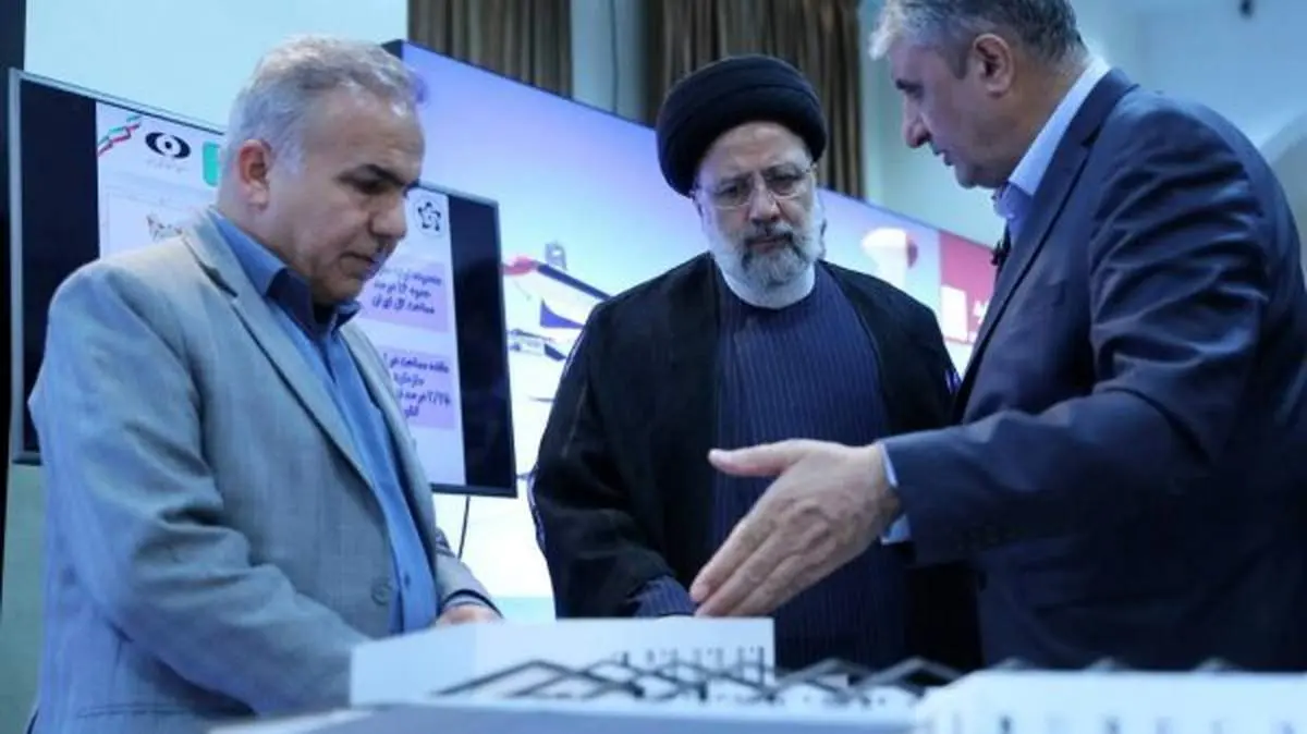 رئیسی از نمایشگاه دستاوردهای صنعت هستهای بازدید کرد