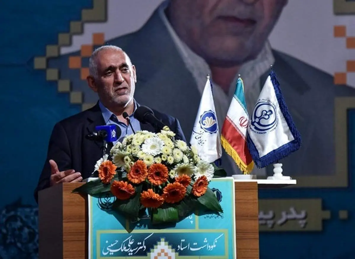 انتقاد یک پروفسور شناخته شده: کسی که پراید را با کارتن میسازد قاتل است + ببینید