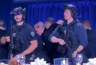 جزییات تیراندازی در محل ضیافت شام ترامپ/ عامل حمله چه کسی بود؟ 