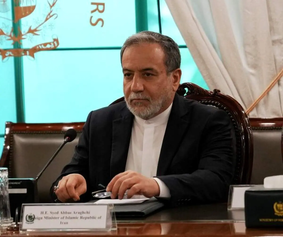عراقچی تکذیب کرد: دست داشتن توطئه اتباع ایرانی برای  حمله به سفارت اسرائیل در لندن