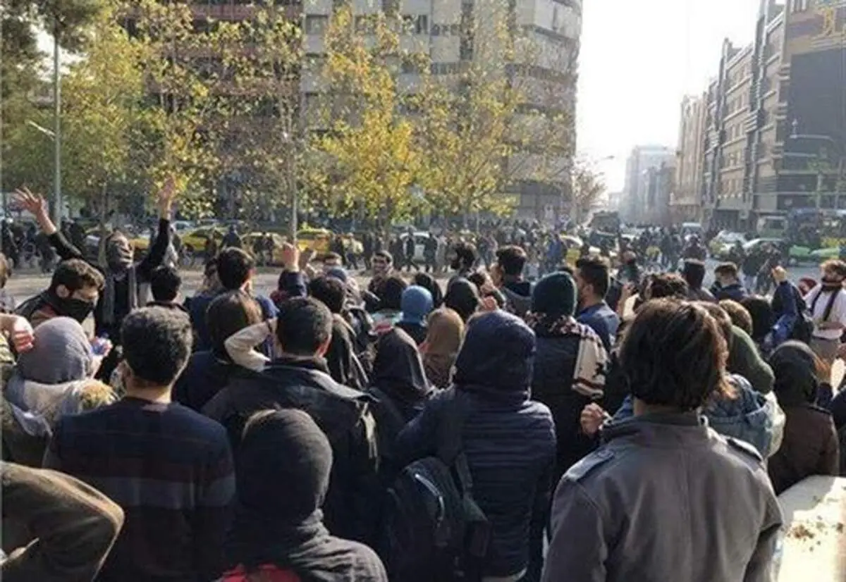 فردی که می‌خواست بسیجیان را آتش بزند خودش آتش گرفت!+ببینید 