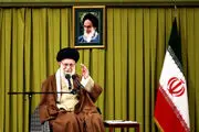 تصویری از یک جنگنده و پهپاد در محل سخنرانی امروز رهبر انقلاب + ببینید 
