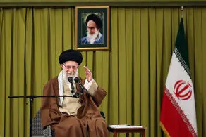 تصویری از یک جنگنده و پهپاد در محل سخنرانی امروز رهبر انقلاب + ببینید 