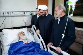 عیادت پزشکیان از آیت‌الله العظمی نوری همدانی 
