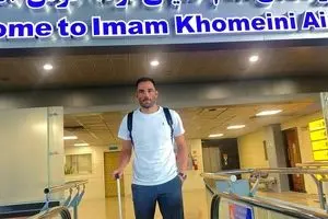 عکس گلر جدید استقلال در فرودگاه سوژه شد