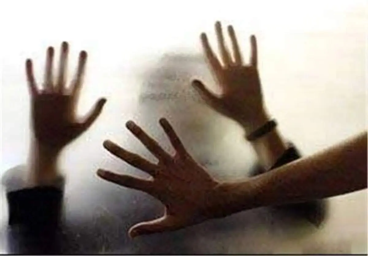تعرض هولناک رننده تاکسی به دختر عکاس: وقتی داشت از من فیلم سیاه می گرفت ناگهان...!