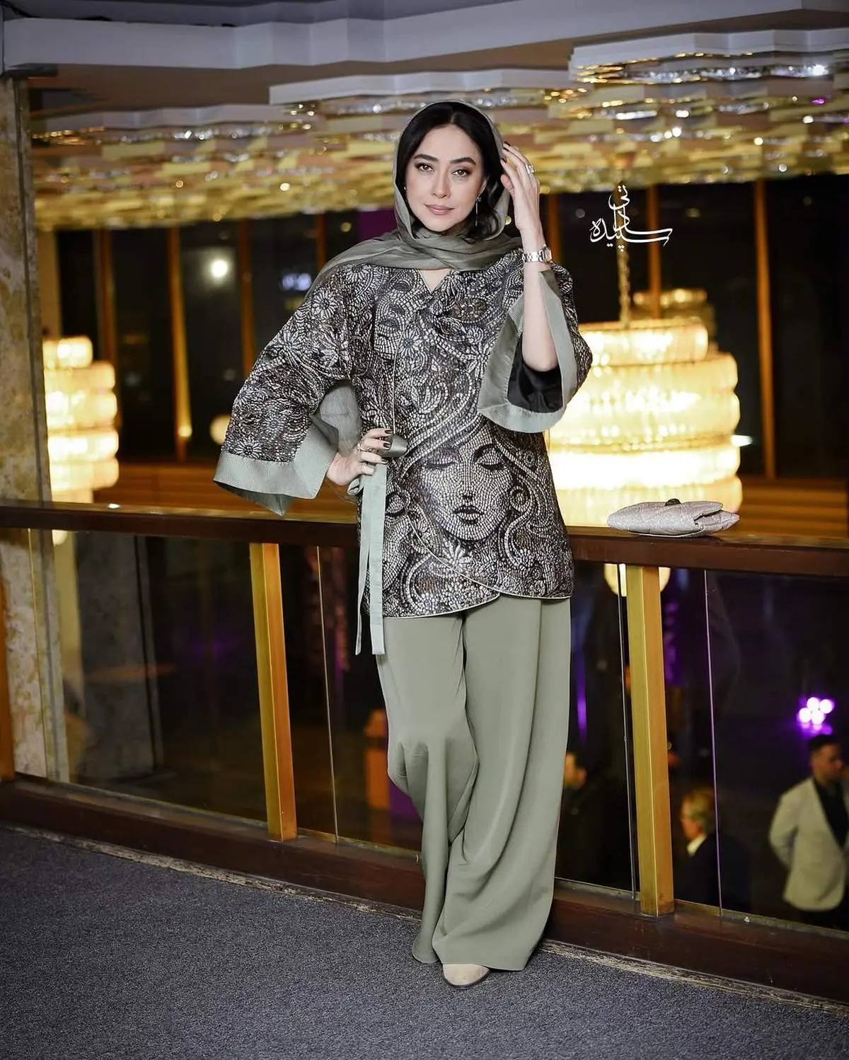 بازیگر زیبای سریال آبان با  تیپ متفاوت/ عکس