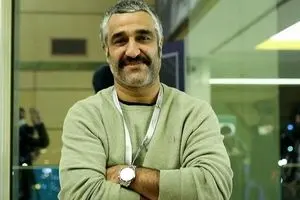 سراسیمگی عجیب پژمان جمشیدی در فرودگاه کانادا!/ ببینید