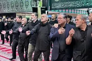 حضور رئیس جمهور در مراسم شام غریبان + عکس 