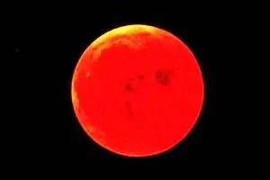 امشب ساعت ۲۱:۴۱ بهترین زمان مشاهده ماه گرفتگی است