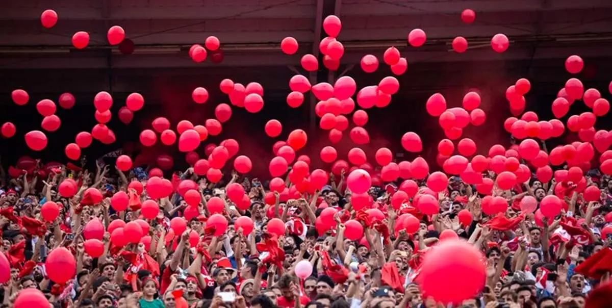 اقدام خنده دار هواداران تراکتور در بازی با استقلال وایرال شد + فیلم