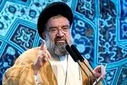 ادعای خطیب نماز جمعه در مورد انداختن مخالفان شاه به قفس شیر واقعیت دارد؟