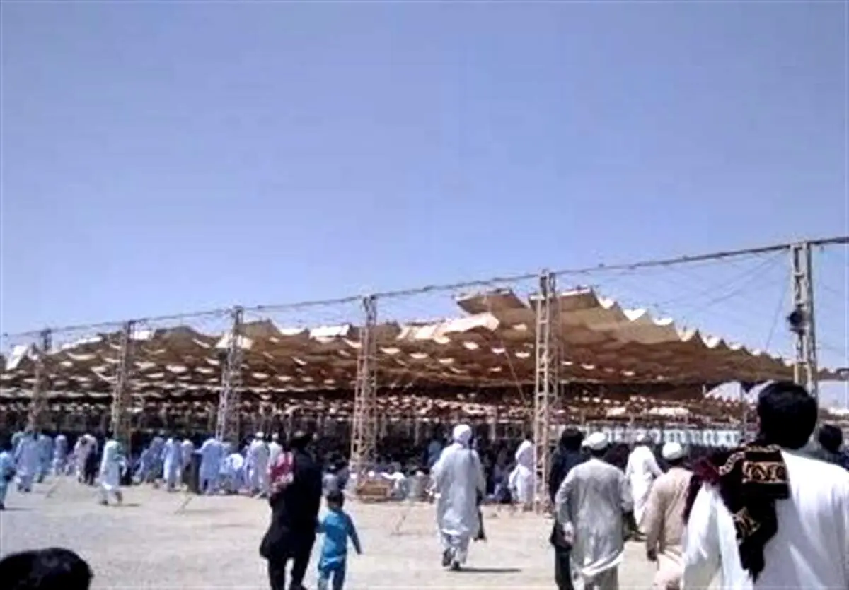 حمله اغتشاشگران به فرمانداری خاش با سنگ و سلاح