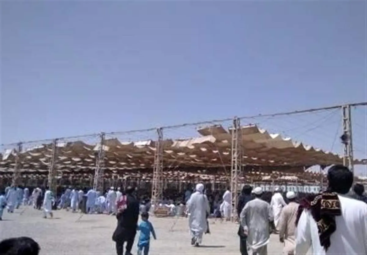 حمله اغتشاشگران به فرمانداری خاش با سنگ و سلاح
