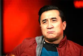 ویدئویی از خداداد عزیزی که برای اشخاص زیر ۱۸ سال بدآموزی دارد!