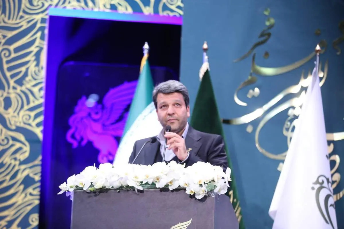 سخنرانی پر اشتباه رئیس سازمان سینمایی در اختتامیه جشنواره!/ فیلم