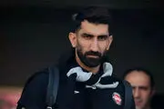 حرکت عجیب بیرانوند با جام قهرمانی در هواپیما

