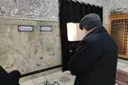 ظریف بر سر مزار حسین امیرعبداللهیان رفت 