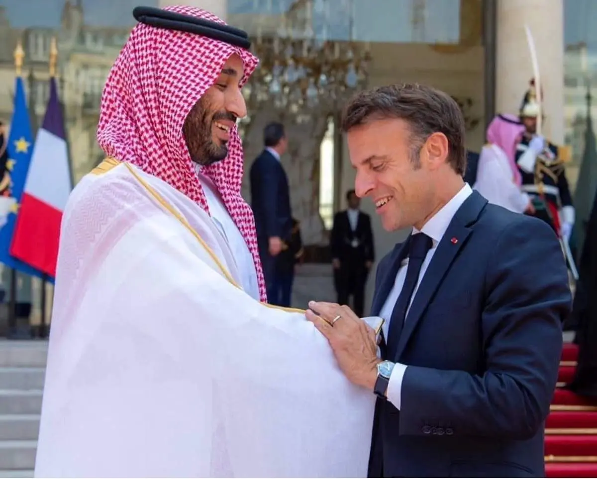 تصویر جالب از استقبال مکرون از بن سلمان+ببینید