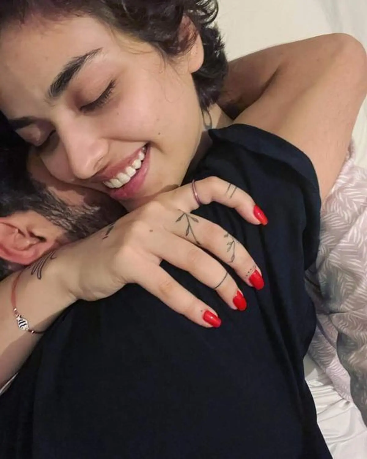 مادر ریحانه پارسا برای عروسی خودش را به استانبول رساند!/ اولین عکس دونفره