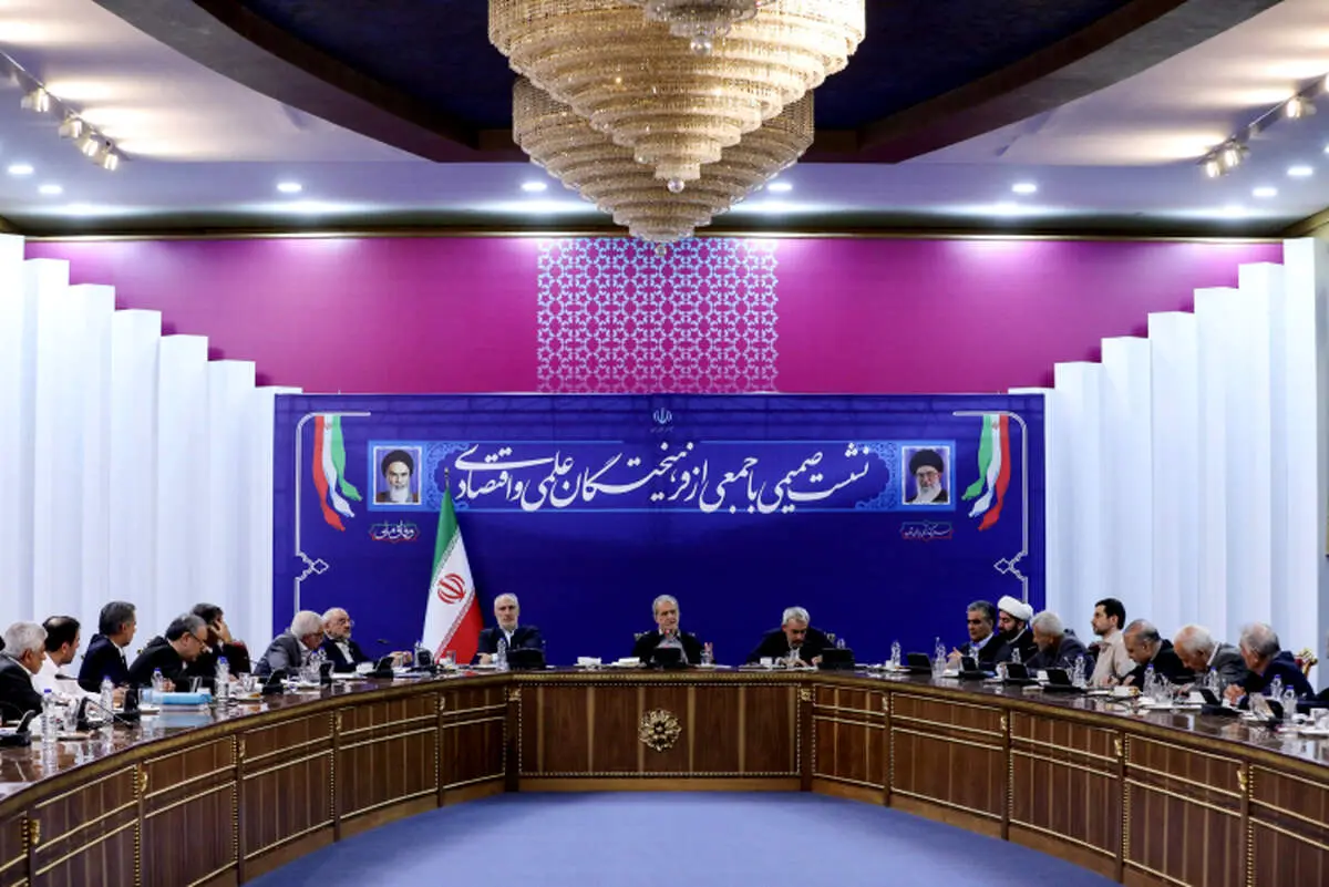 نشست و تبادل‌نظر 4 ساعته پزشکیان با جمعی از کارشناسان اقتصادی