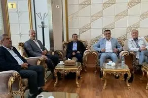 عکس یادگاری احمدی نژاد در استانبول در روز انتخابات + ببینید  