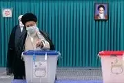 رهبر معظم انقلاب اسلامی رای خود را به صندوق انداختند