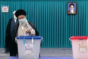 رهبر معظم انقلاب اسلامی رای خود را به صندوق انداختند