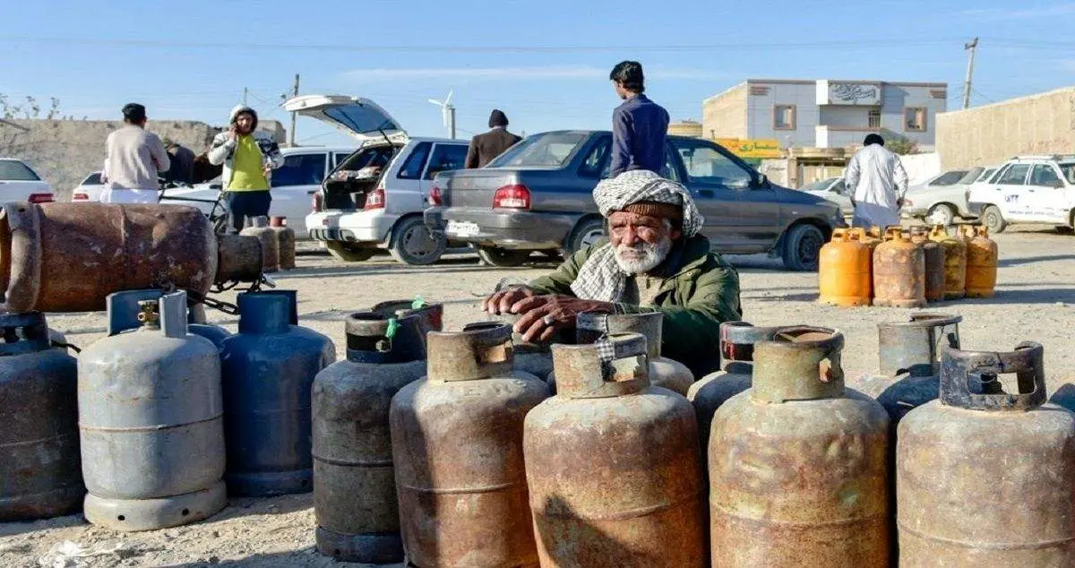 اعتراض شدید پیرمرد تربت‌جام به قطع گاز؛ استعفا بده، برو!+ فیلم