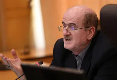 اینکه می‌گویند امضای عارف غیرقانونی است، حرف غیرمنطقی می‌زنند/ در همه جای دنیا عده‌ای خلاف جهت آب حرکت می‌کنند