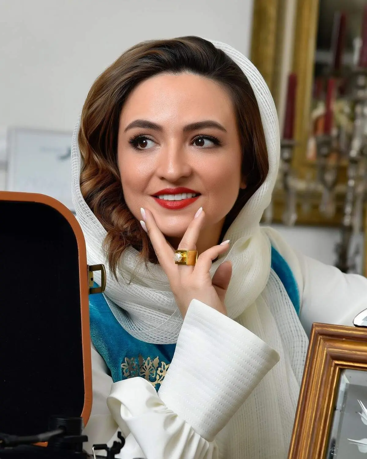 گلاره عباسی با استایل جذاب کنار سفره هفت سین/ تصاویر

