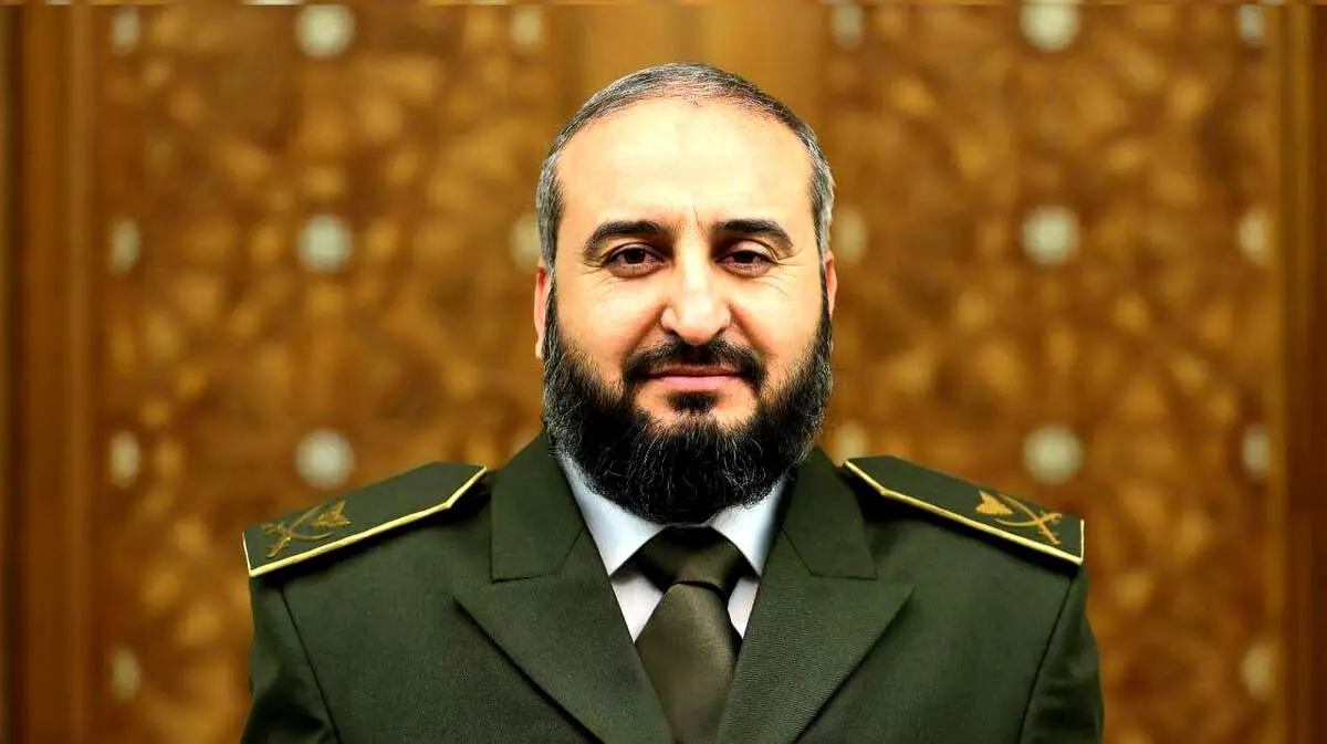 فرمانده‌ کل مسلحین کراواتی شد! + عکس
