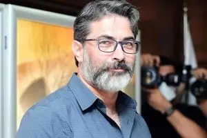 پارسا پیروزفر کارگردان سینما شد