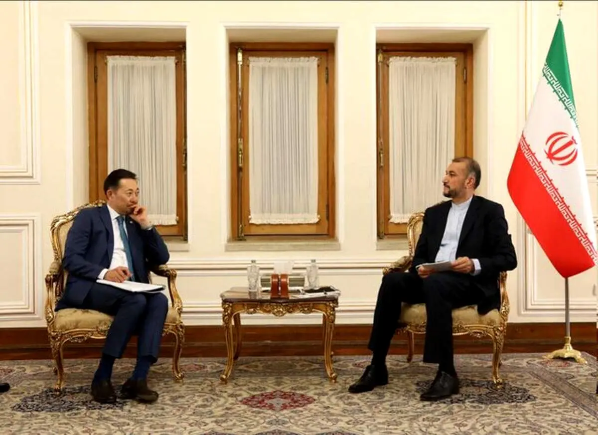 دیدار مدیر اجرایی سیکا با وزیر امور خارجه کشورمان
