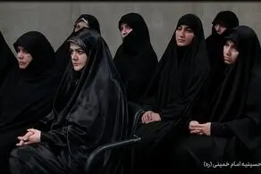 زهرا پزشکیان و سخنگوی دولت در حرم امام/ عکس