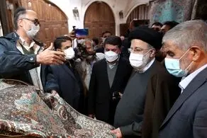 گفتگو رئیس جمهور با مردم و کسبه بازار قدیمی یزد