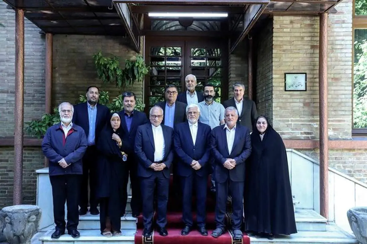 عارف با اعضای دفتر سیاسی حزب کارگزاران سازندگی دیدار کرد 