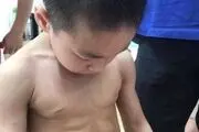 شکم پسربچه 7 ساله با 8 تکه عضله! + عکس