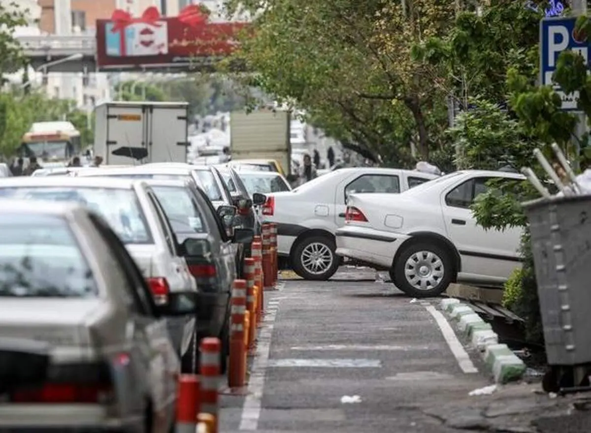 عکس لو رفته از مدل نشستن این زن و مرد گوشه خیابان سوژه شد/ تصویر