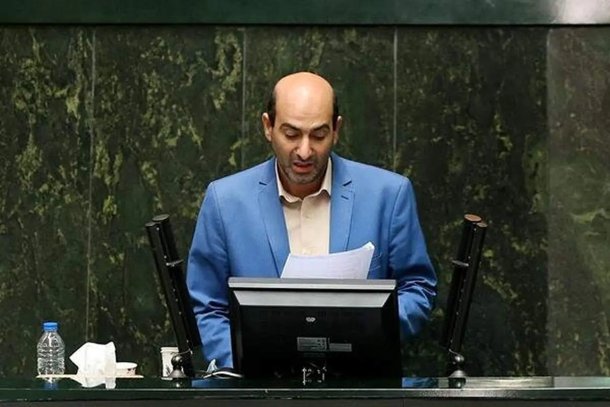 نماینده مجلس: کجای دنیا دانشجویان بدون لکنت زبانی با رهبران و روسای جمهوری صحبت میکنند؟