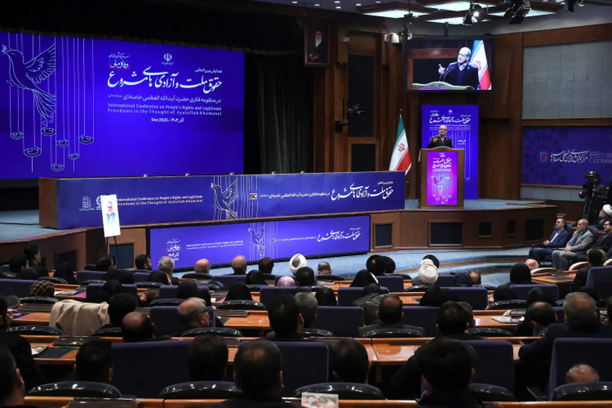 در نگاه رهبری آزادی مشروع حق مردم و تکلیف حکومت است