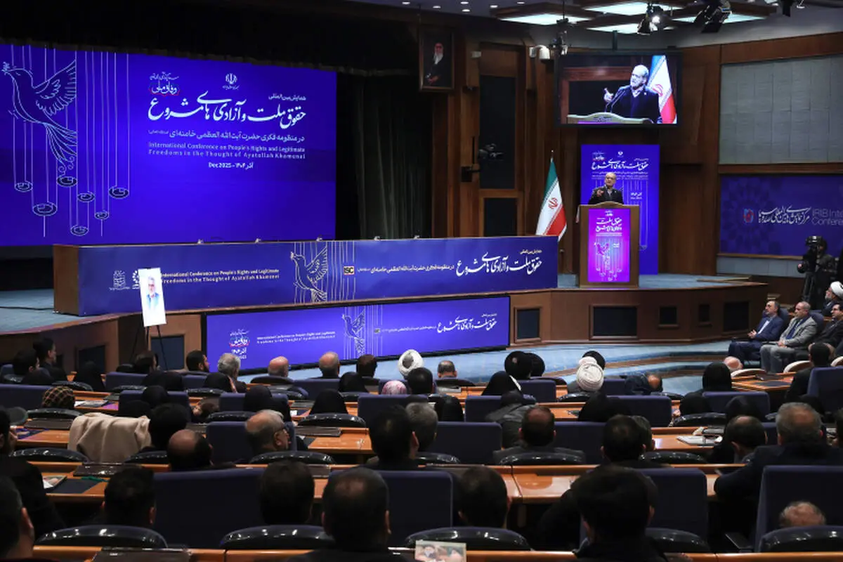 در نگاه رهبری آزادی مشروع حق مردم و تکلیف حکومت است