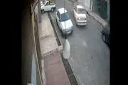 ویدئویی از سرقت عجیب یک لامپ در اسلامشهر وایرال  شد