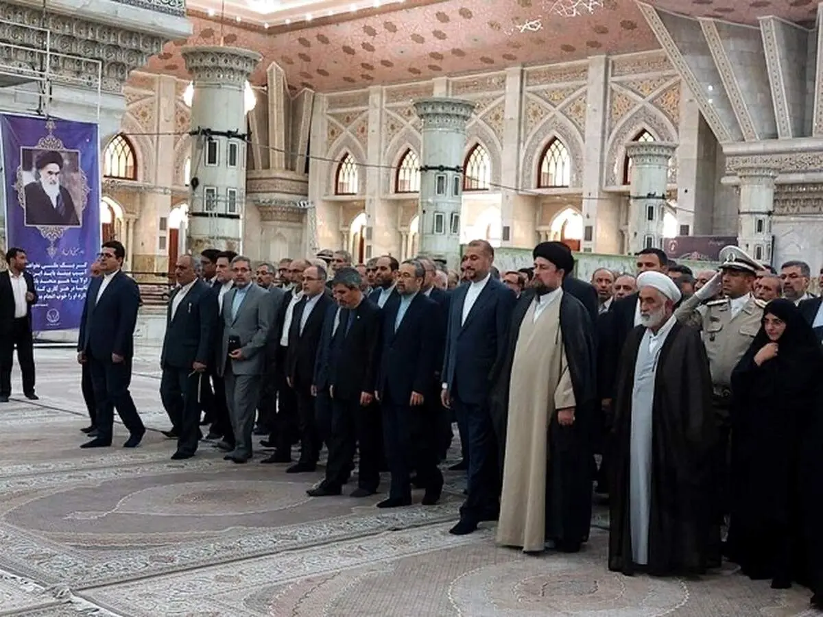 کارمندان وزارت امور خارجه با آرمان های امام تجدید بیعت کردند 