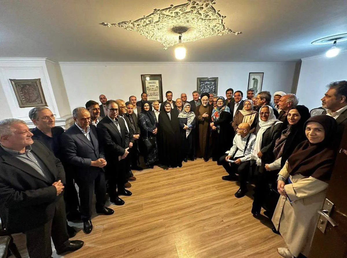 سیدمحمد خاتمى: حمایت از دولت لازم است اما منافاتی با نقد سالم ندارد/ از اصلاح طلبان پرسیده شود برای حل مشکلات اقتصادی کشور چقدر راه حل داده‌اند؟