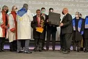 احمدی نژاد دکترا گرفت/ ببینید 