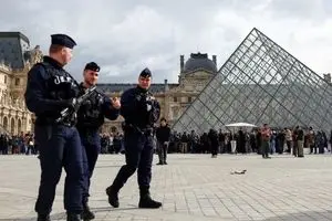 ۴ مظنون سرقت از موزه لوور به دام افتادند 