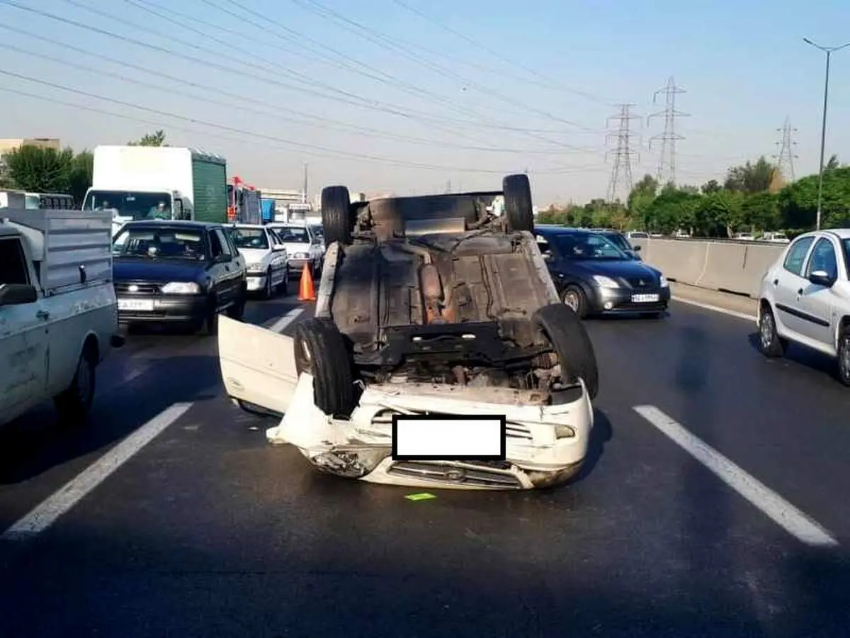 واژگونی سواری لیفان در بزرگراه آزادگان  