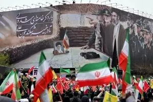 رونمایی از دیوارنگاره جدید میدان انقلاب تهران + عکس 